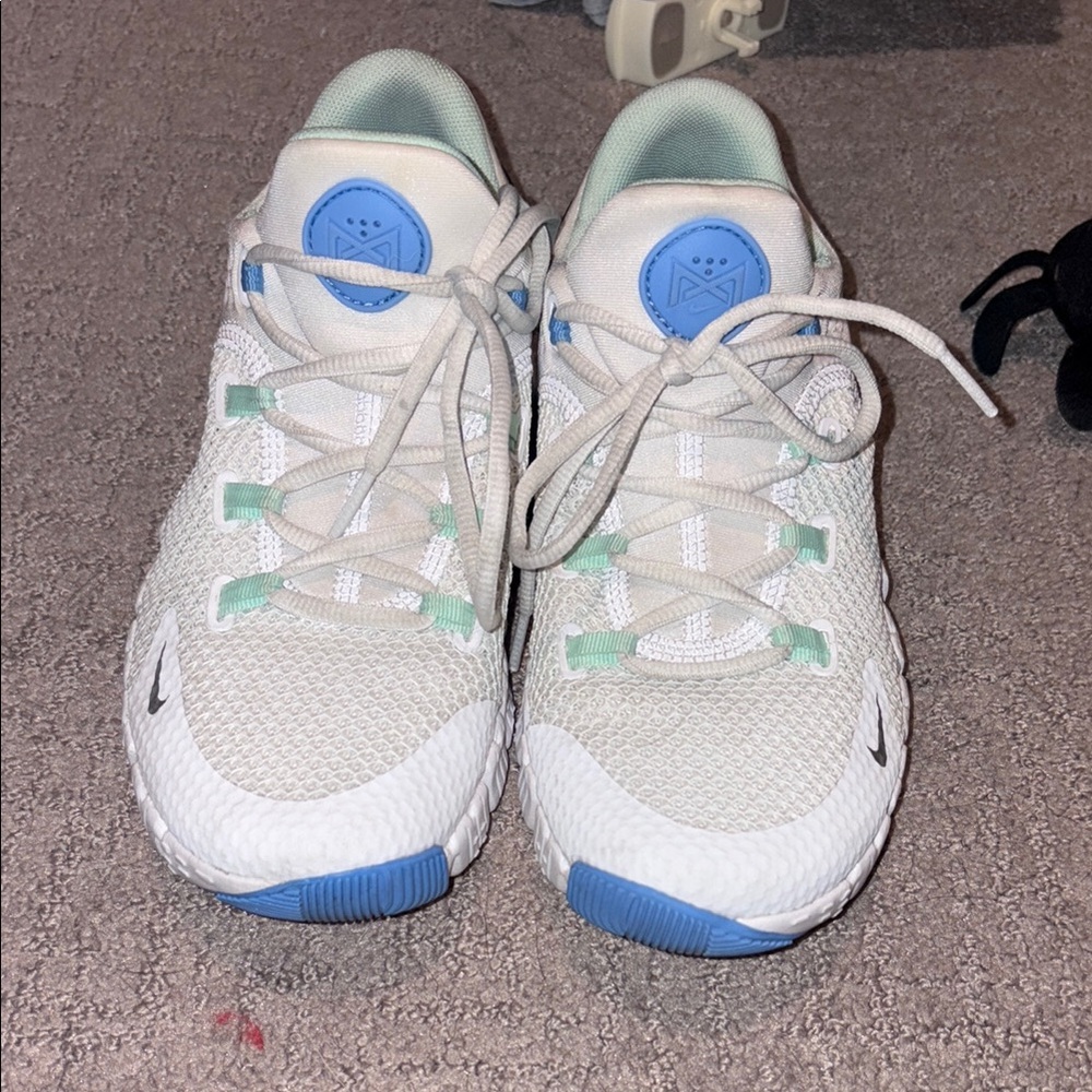 White and Blue women Nike Free Metcon 4